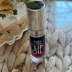 Essence Hydra Kiss Lip Oil 05 Midnight Mystery High Shine Non-Sticky Berry Tint